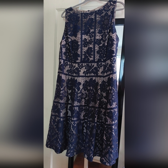 London Times Women's Plus Size (16W) Flower Bloom Lace Fit and Flare Dress - Picture 8 of 15